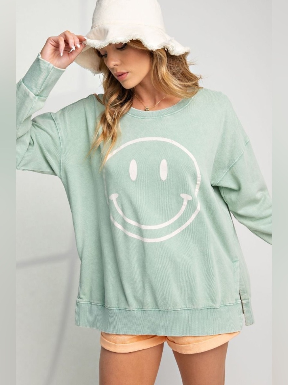 Easel sage green seafoam Oversized Smiley Sweatshirt medium nwt